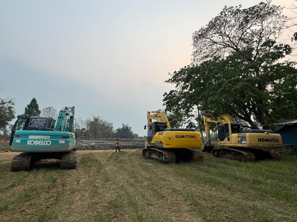 แม็คโครขุดดิน